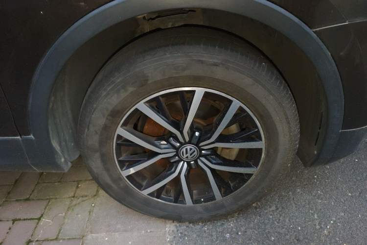 Used Volkswagen Tiguan L 2017 330TSI Automatic Two-Wheel Drive Luxury Edition Right Front Wheel Hub