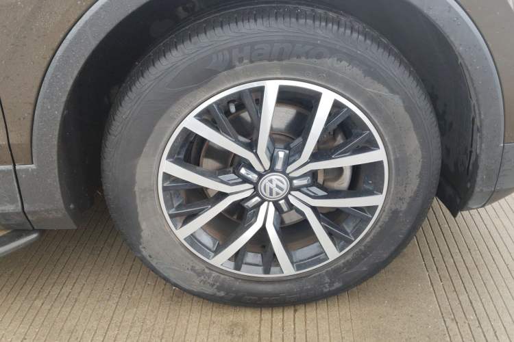 Used Volkswagen Tiguan L 2017 330TSI Automatic Two-Wheel Drive Luxury Edition Right Front Wheel Hub