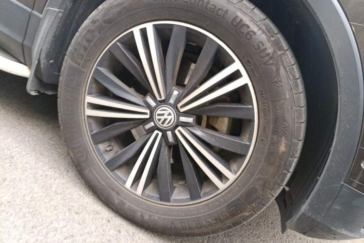 Used Volkswagen Tiguan L 2017 330TSI Automatic Two-Wheel Drive Flagship Edition Right Front Wheel Hub