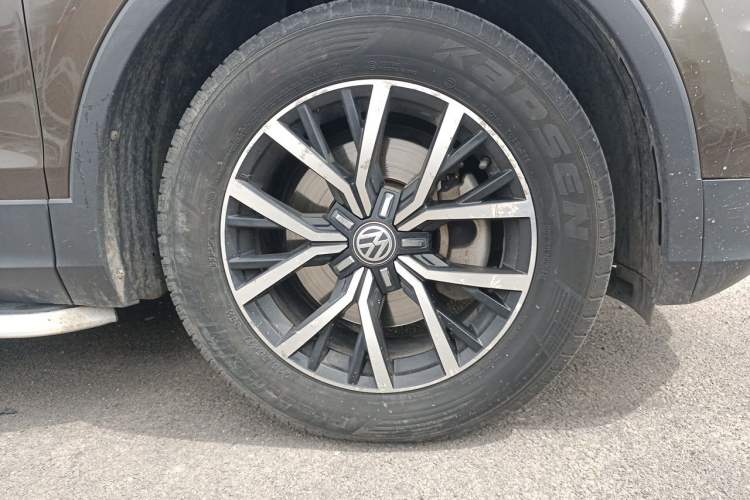 Used Volkswagen Tiguan L 2017 330TSI Automatic Two-Wheel Drive Luxury Edition Right Front Wheel Hub