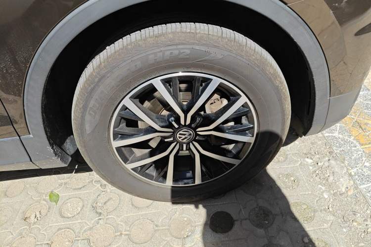 Used Volkswagen Tiguan L 2017 330TSI Automatic Two-Wheel Drive Luxury Edition Right Front Wheel Hub