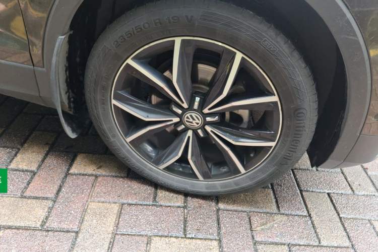 Used Volkswagen Tiguan L 2017 380TSI Automatic All-Wheel Drive Supreme Flagship Edition Right Front Wheel Hub