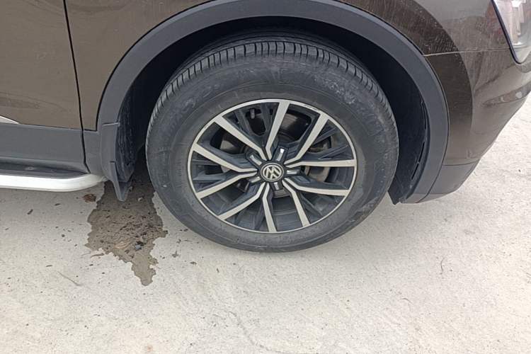 Used Volkswagen Tiguan L 2017 330TSI Automatic Two-Wheel Drive Luxury Edition Right Front Wheel Hub
