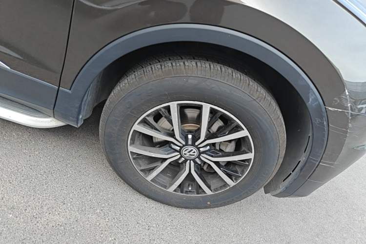 Used Volkswagen Tiguan L 2017 330TSI Automatic Two-Wheel Drive Luxury Edition Right Front Wheel Hub