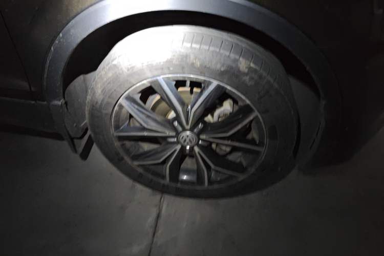 Used Volkswagen Tiguan L 2017 380TSI Automatic All-Wheel-Drive Flagship Edition Right Front Wheel Hub