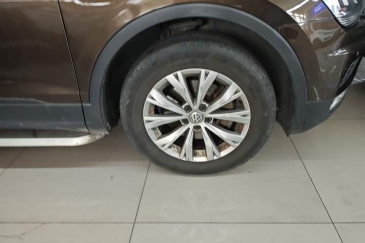 Used Volkswagen Tiguan L 2017 330TSI Automatic Two-Wheel Drive Luxury Edition Right Front Wheel Hub