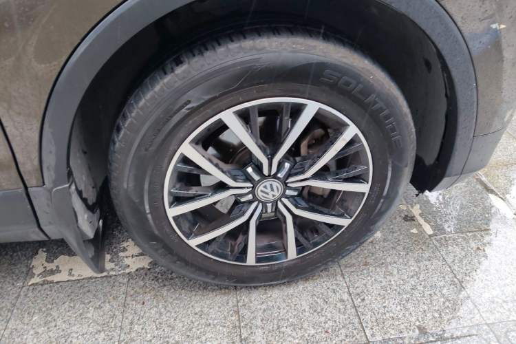 Used Volkswagen Tiguan L 2017 330TSI Automatic Two-Wheel Drive Luxury Edition Right Front Wheel Hub