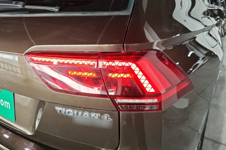 Used Volkswagen Tiguan L 2017 380TSI Automatic All-Wheel-Drive Luxury Edition Right Rear Taillight