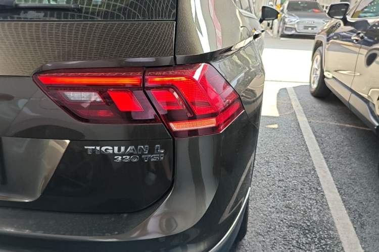 Used Volkswagen Tiguan L 2017 330TSI Automatic Two-Wheel Drive Luxury Edition Right Rear Taillight