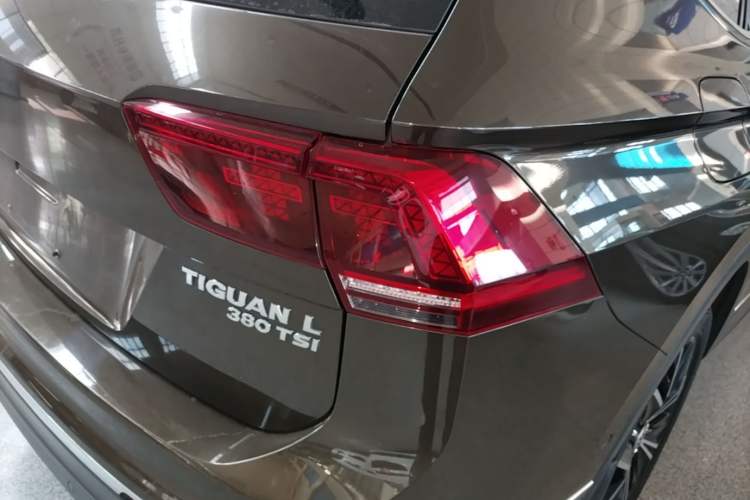 Used Volkswagen Tiguan L 2017 380TSI Automatic All-Wheel Drive Supreme Flagship Edition Right Rear Taillight