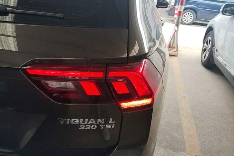 Used Volkswagen Tiguan L 2017 330TSI Automatic Two-Wheel Drive Luxury Edition Right Rear Taillight