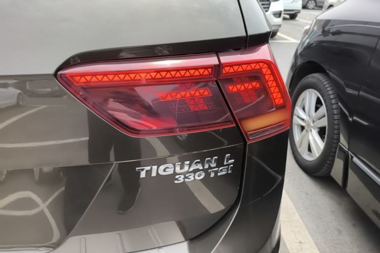 Used Volkswagen Tiguan L 2017 330TSI Automatic Two-Wheel Drive Flagship Edition Right Rear Taillight
