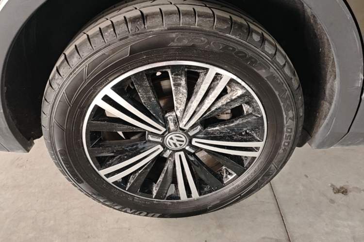 Used Volkswagen Tiguan L 2017 380TSI Automatic All-Wheel-Drive Luxury Edition Right Rear Wheel Hub
