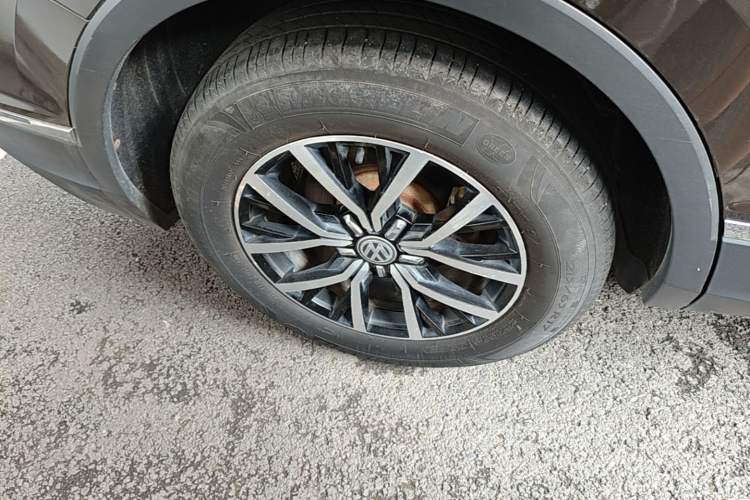 Used Volkswagen Tiguan L 2017 330TSI Automatic Two-Wheel Drive Luxury Edition Right Rear Wheel Hub