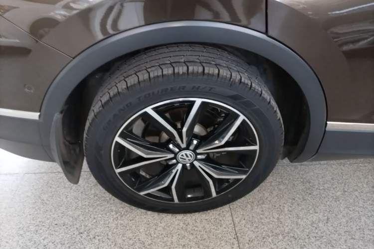 Used Volkswagen Tiguan L 2017 380TSI Automatic All-Wheel Drive Supreme Flagship Edition Right Rear Wheel Hub