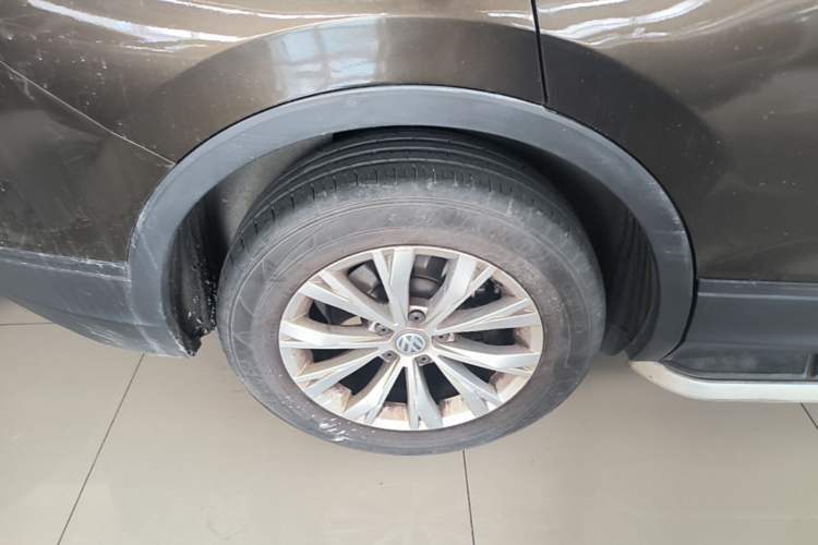 Used Volkswagen Tiguan L 2017 330TSI Automatic Two-Wheel Drive Luxury Edition Right Rear Wheel Hub