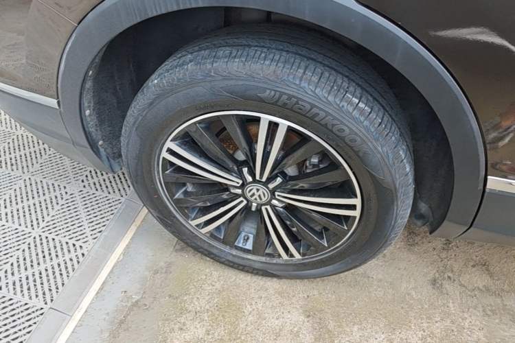 Used Volkswagen Tiguan L 2017 380TSI Automatic All-Wheel-Drive Luxury Edition Right Rear Wheel Hub