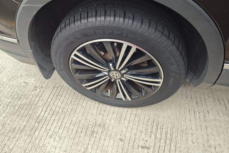 Used Volkswagen Tiguan L 2017 380TSI Automatic All-Wheel-Drive Luxury Edition Right Rear Wheel Hub