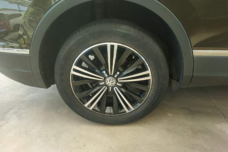 Used Volkswagen Tiguan L 2017 330TSI Automatic Two-Wheel Drive Flagship Edition Right Rear Wheel Hub