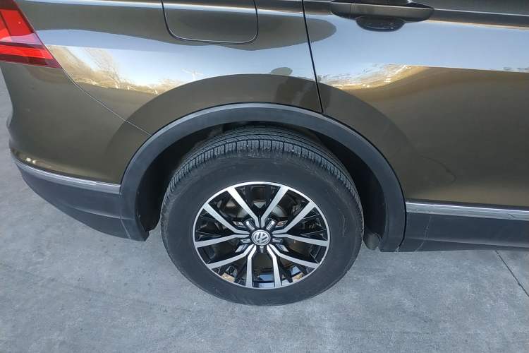 Used Volkswagen Tiguan L 2017 330TSI Automatic Two-Wheel Drive Luxury Edition Right Rear Wheel Hub