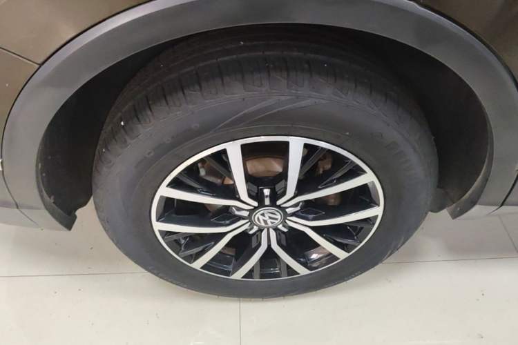 Used Volkswagen Tiguan L 2017 330TSI Automatic Two-Wheel Drive Luxury Edition Right Rear Wheel Hub