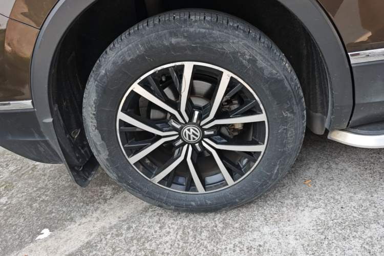 Used Volkswagen Tiguan L 2017 330TSI Automatic Two-Wheel Drive Luxury Edition Right Rear Wheel Hub