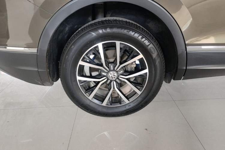 Used Volkswagen Tiguan L 2017 330TSI Automatic Two-Wheel Drive Luxury Edition Right Rear Wheel Hub