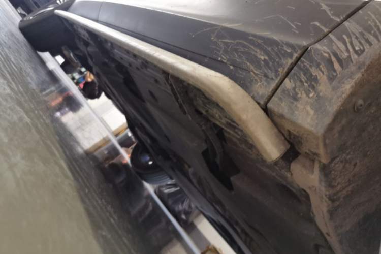 Used Volkswagen Tiguan L 2017 380TSI Automatic All-Wheel-Drive Luxury Edition Right Side Sill