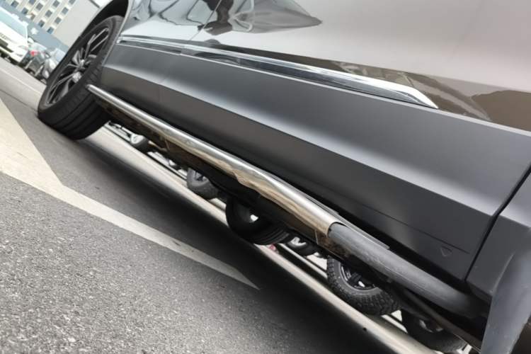 Used Volkswagen Tiguan L 2017 330TSI Automatic Two-Wheel Drive Flagship Edition Right Side Sill