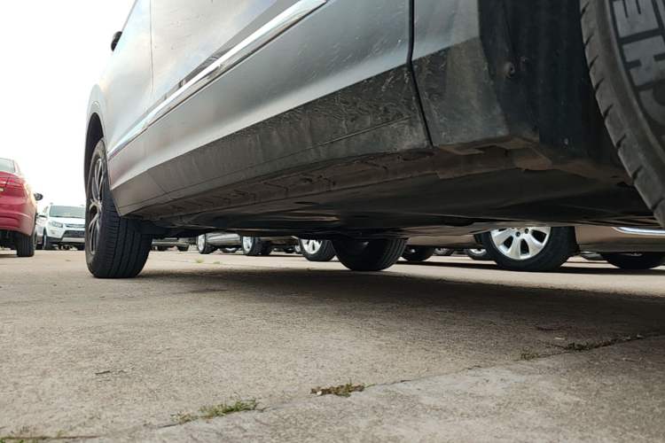 Used Volkswagen Tiguan L 2017 330TSI Automatic Two-Wheel Drive Luxury Edition Right Side Sill