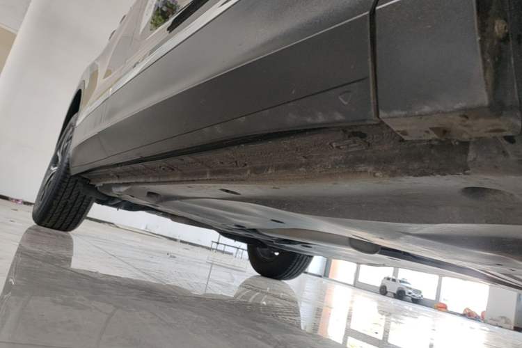 Used Volkswagen Tiguan L 2017 330TSI Automatic Two-Wheel Drive Luxury Edition Right Side Sill