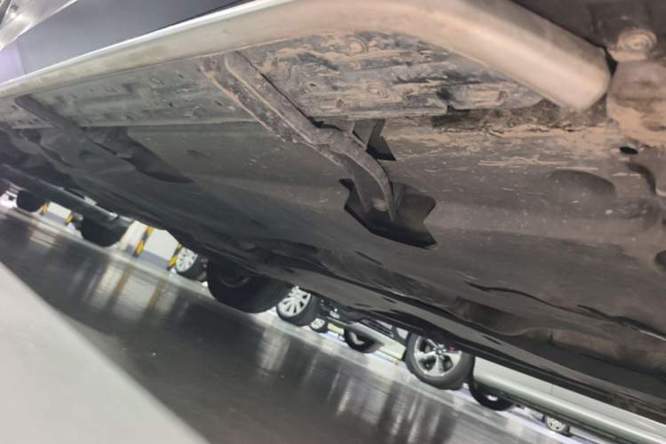 Used Volkswagen Tiguan L 2017 380TSI Automatic All-Wheel-Drive Luxury Edition Right Side Sill