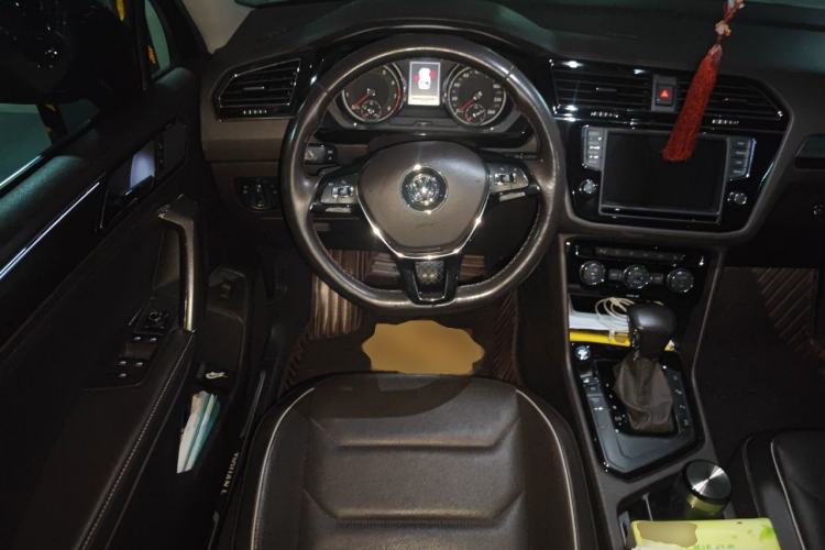 Used Volkswagen Tiguan L 2017 330TSI Automatic Two-Wheel Drive Flagship Edition Steering Wheel