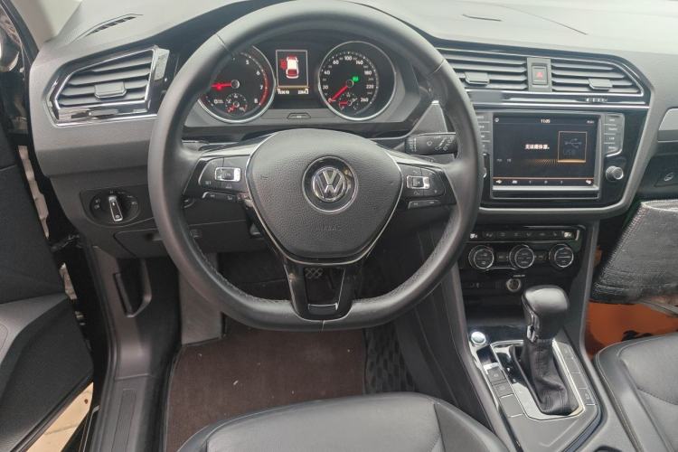Used Volkswagen Tiguan L 2017 330TSI Automatic Two-Wheel Drive Luxury Edition Steering Wheel