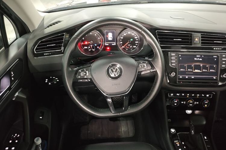 Used Volkswagen Tiguan L 2017 380TSI Automatic All-Wheel-Drive Luxury Edition Steering Wheel