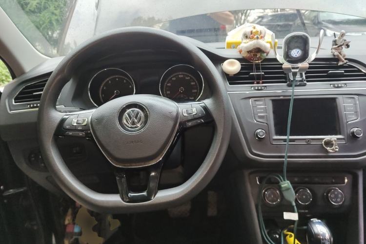 Used Volkswagen Tiguan L 2017 330TSI Automatic Two-Wheel Drive Luxury Edition Steering Wheel