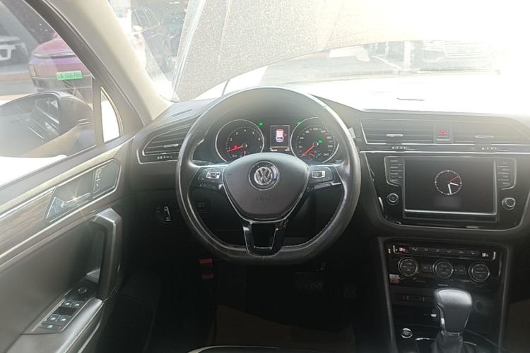 Used Volkswagen Tiguan L 2017 330TSI Automatic Two-Wheel Drive Luxury Edition Steering Wheel