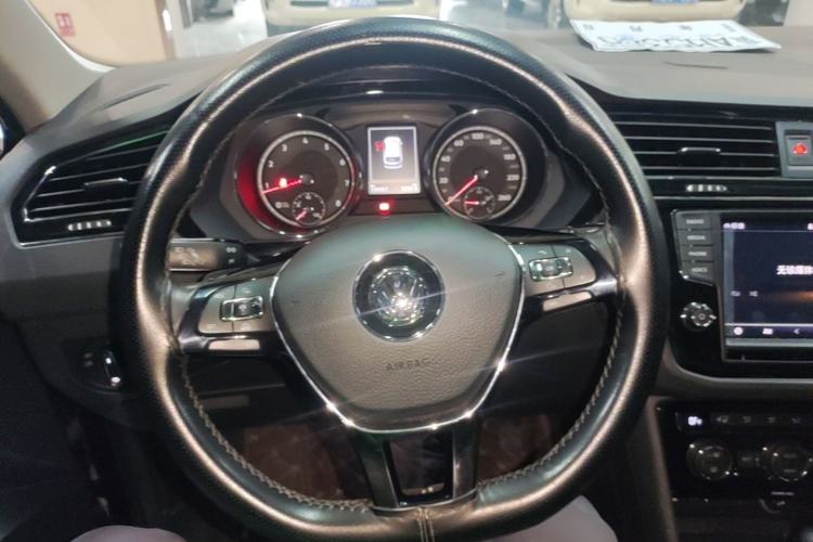 Used Volkswagen Tiguan L 2017 380TSI Automatic All-Wheel-Drive Flagship Edition Steering Wheel