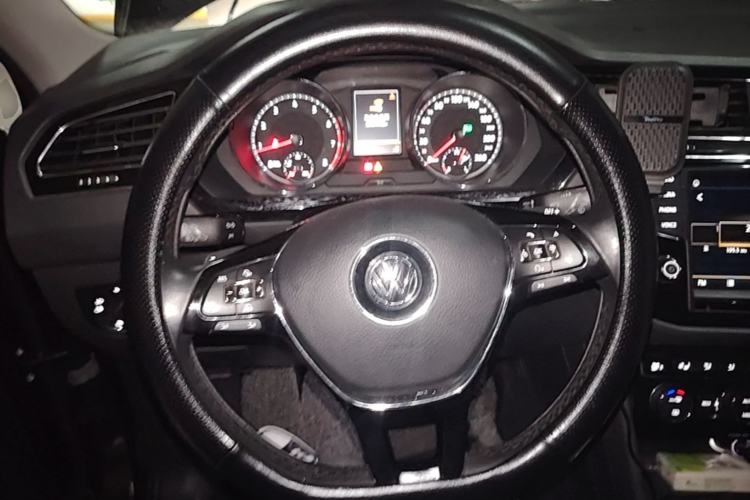 Used Volkswagen Tiguan L 2017 330TSI Automatic Two-Wheel Drive Luxury Edition Steering Wheel