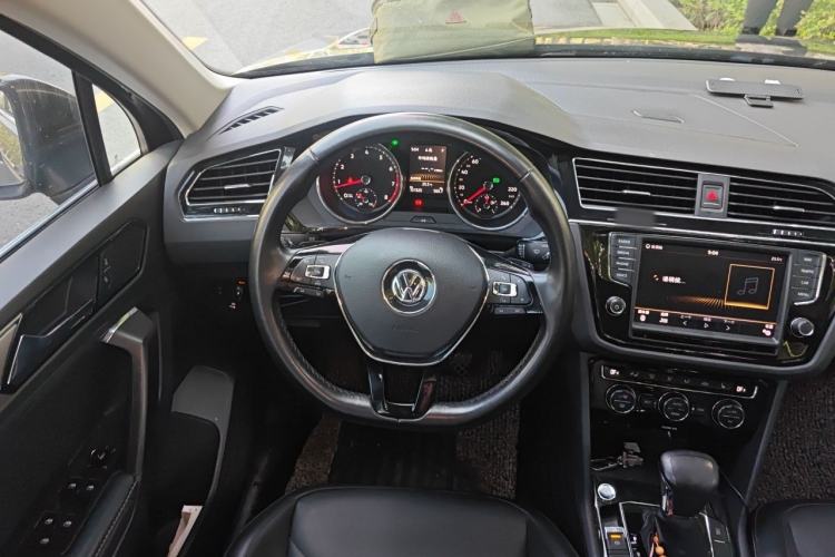 Used Volkswagen Tiguan L 2017 330TSI Automatic Two-Wheel Drive Luxury Edition Steering Wheel