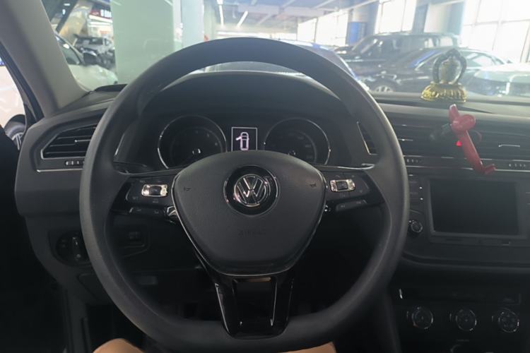 Used Volkswagen Tiguan L 2017 330TSI Automatic Two-Wheel Drive Luxury Edition Steering Wheel