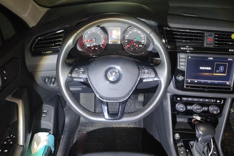 Used Volkswagen Tiguan L 2017 330TSI Automatic Two-Wheel Drive Flagship Edition Steering Wheel