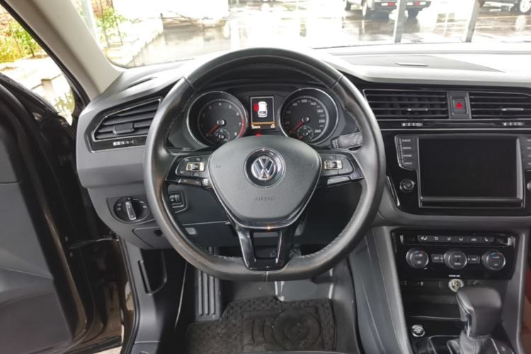 Used Volkswagen Tiguan L 2017 330TSI Automatic Two-Wheel Drive Luxury Edition Steering Wheel