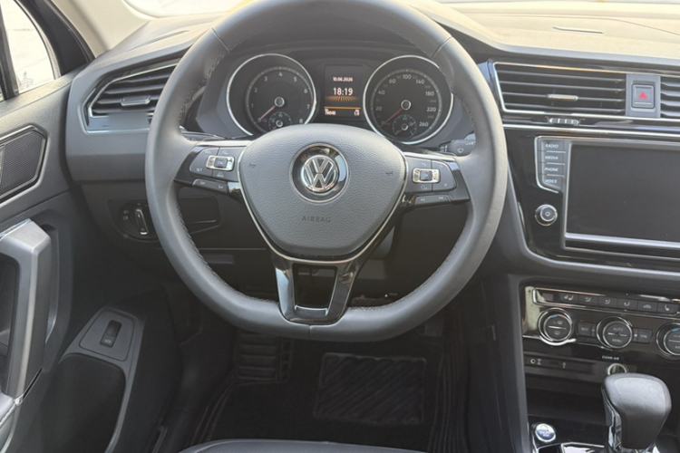 Used Volkswagen Tiguan L 2017 330TSI Automatic Two-Wheel Drive Flagship Edition Steering Wheel