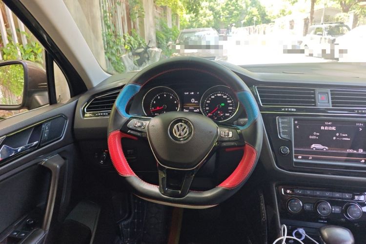 Used Volkswagen Tiguan L 2017 330TSI Automatic Two-Wheel Drive Luxury Edition Steering Wheel