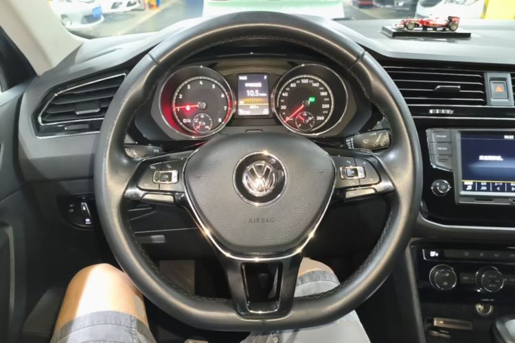 Used Volkswagen Tiguan L 2017 330TSI Automatic Two-Wheel Drive Comfort Edition Steering Wheel