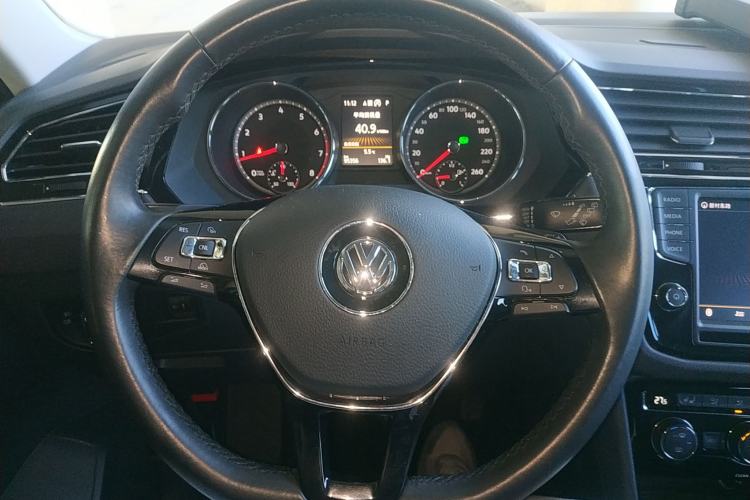 Used Volkswagen Tiguan L 2017 330TSI Automatic Two-Wheel Drive Luxury Edition Steering Wheel