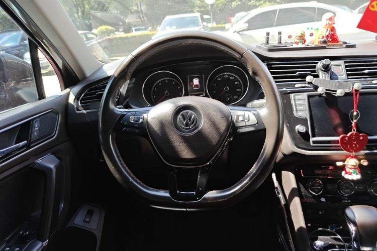 Used Volkswagen Tiguan L 2017 330TSI Automatic Two-Wheel Drive Flagship Edition Steering Wheel