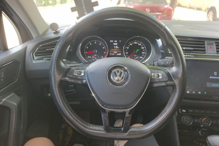 Used Volkswagen Tiguan L 2017 330TSI Automatic Two-Wheel Drive Luxury Edition Steering Wheel