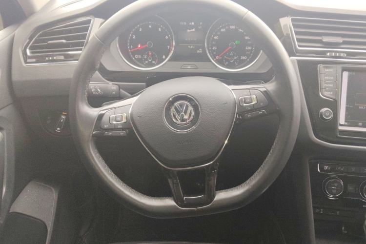Used Volkswagen Tiguan L 2017 330TSI Automatic Two-Wheel Drive Luxury Edition Steering Wheel